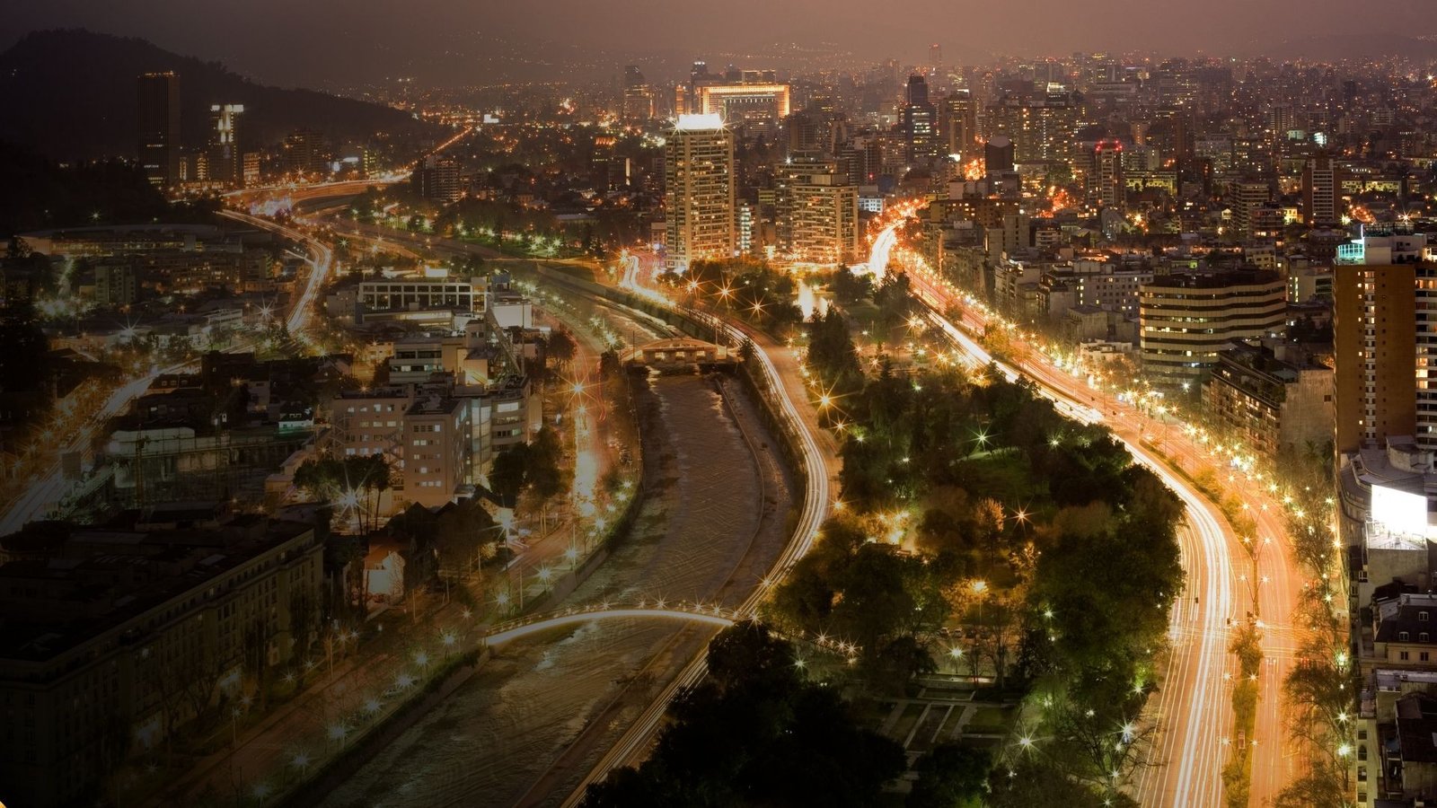 Vista nocturna de Santiago para campañas de Google Ads en Chile